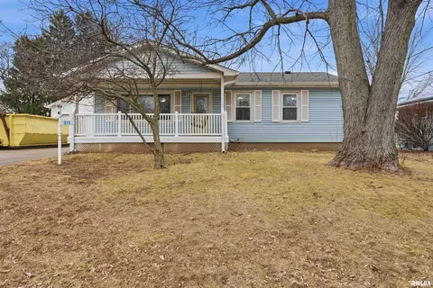 911 N Country Ln, Peoria, IL 61604