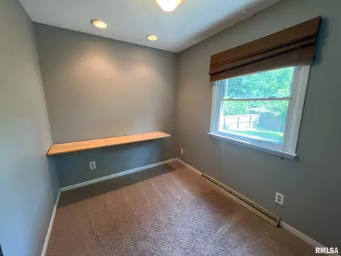 Bedroom - 292 Jana Rd, Macomb, IL 61455 photo 7 of 10