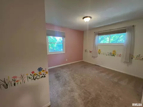 Bedroom - 292 Jana Rd, Macomb, IL 61455 photo 3 of 10