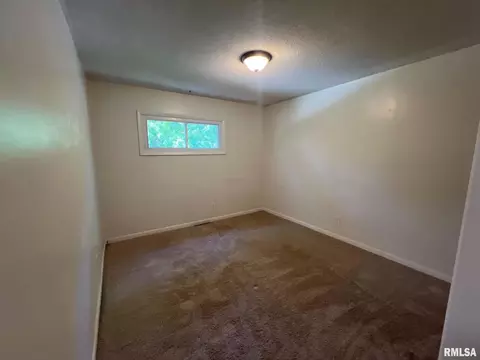 Bedroom - 292 Jana Rd, Macomb, IL 61455 photo 5 of 10