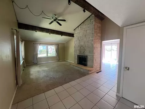 Living - 292 Jana Rd, Macomb, IL 61455 photo 2 of 7