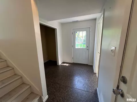 Entry Way - 292 Jana Rd, Macomb, IL 61455 photo 3 of 5