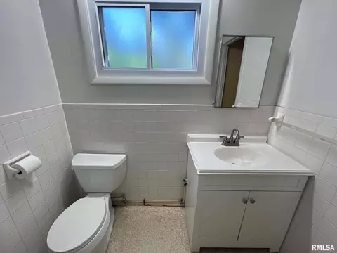 Bath - 292 Jana Rd, Macomb, IL 61455 photo 7 of 7