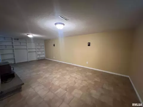 Living - 292 Jana Rd, Macomb, IL 61455 photo 6 of 7