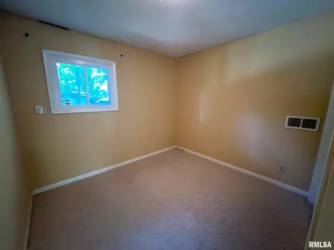 Bedroom - 292 Jana Rd, Macomb, IL 61455 photo 9 of 10