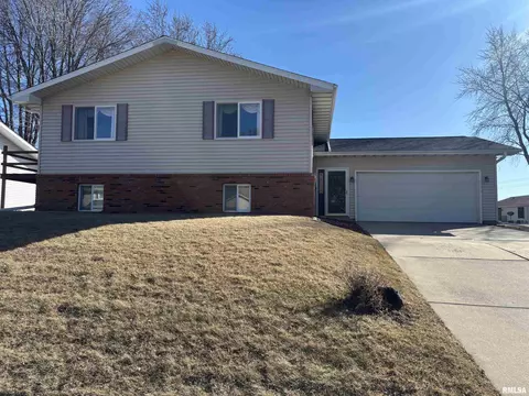 1726 W Grandridge Dr, Dunlap, IL 61525