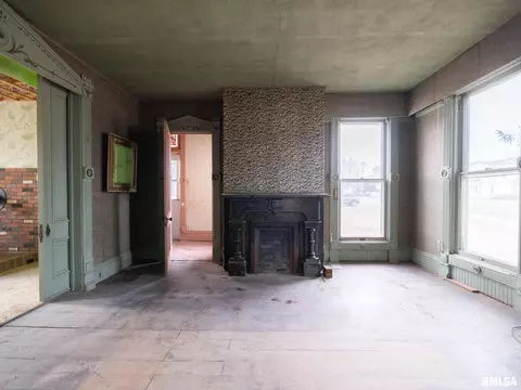 Living - 113 N 3rd St, Dunlap, IL 61525 photo 2 of 5