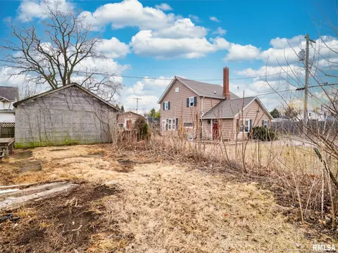Exterior - 113 N 3rd St, Dunlap, IL 61525 photo 5 of 15