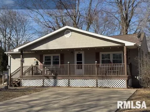 950 N 6th Ave, Canton, IL 61520