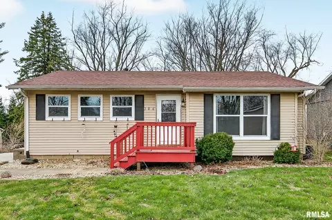306 Parkview Dr, Washington, IL 61571