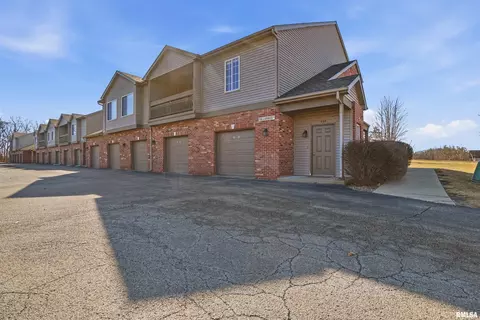 4529 N Tallgrass Ln, Peoria, IL 61615