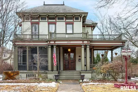 Exterior - 1007 E Jefferson St, Bloomington, IL 61701 photo 1 of 15