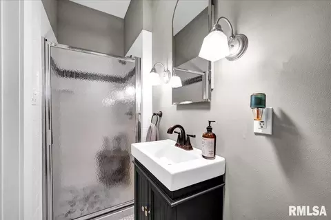 Bath - 1007 E Jefferson St, Bloomington, IL 61701 photo 1 of 10