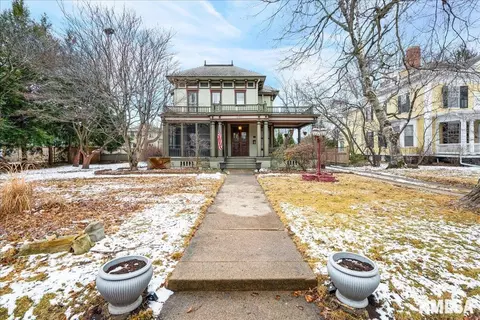 1007 E Jefferson St, Bloomington, IL 61701