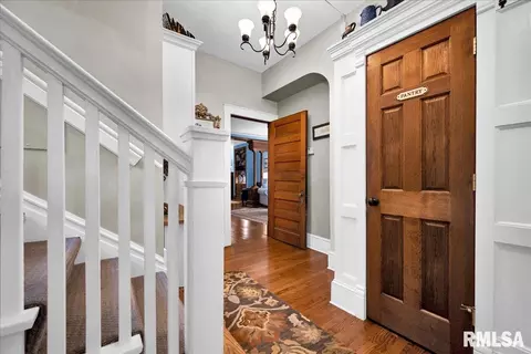 Entry Way - 1007 E Jefferson St, Bloomington, IL 61701 photo 7 of 13