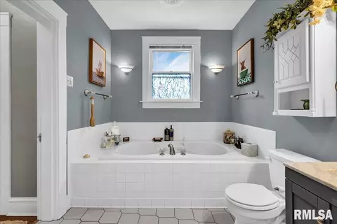 Bath - 1007 E Jefferson St, Bloomington, IL 61701 photo 5 of 10