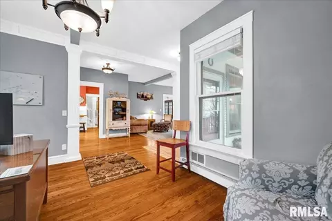 Entry Way - 1007 E Jefferson St, Bloomington, IL 61701 photo 5 of 13
