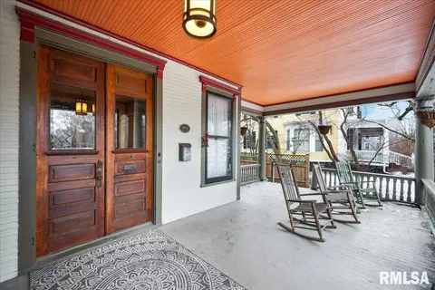 Exterior - 1007 E Jefferson St, Bloomington, IL 61701 photo 6 of 15