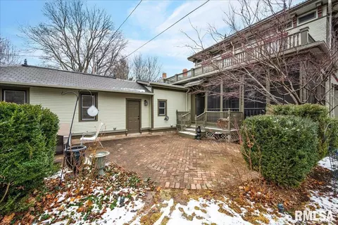 Exterior - 1007 E Jefferson St, Bloomington, IL 61701 photo 11 of 15