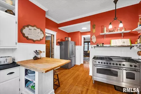 Kitchen - 1007 E Jefferson St, Bloomington, IL 61701 photo 3 of 6