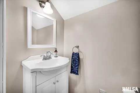 Bath - 1007 E Jefferson St, Bloomington, IL 61701 photo 10 of 10
