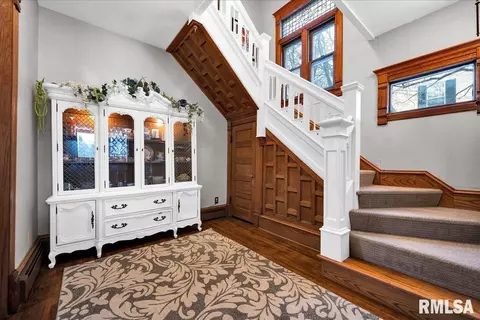Entry Way - 1007 E Jefferson St, Bloomington, IL 61701 photo 1 of 13