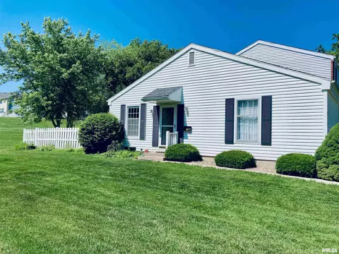 215 Jamestown Rd, Macomb, IL 61455