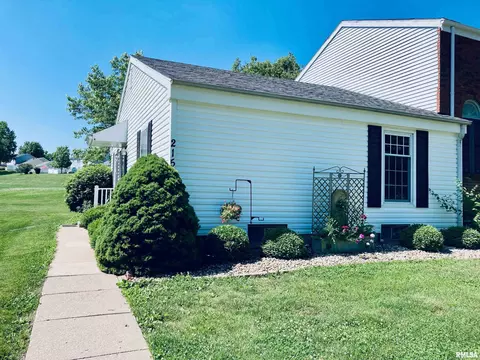 215 Jamestown Rd, Macomb, IL 61455 photo 2