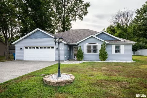 402 Noah Ln, Carterville, IL 62918