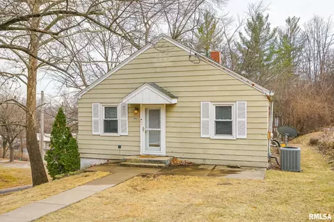 100 Lewis Ct, Bartonville, IL 61607