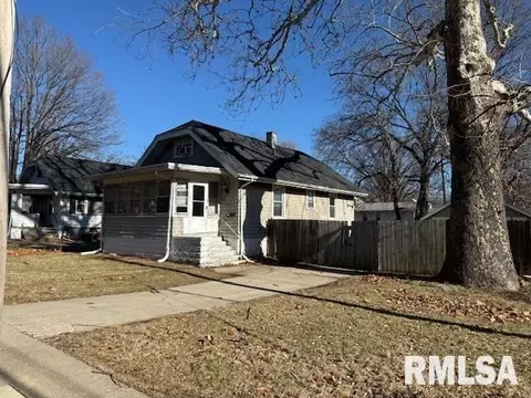 2716 N Bootz Ave, Peoria, IL 61604