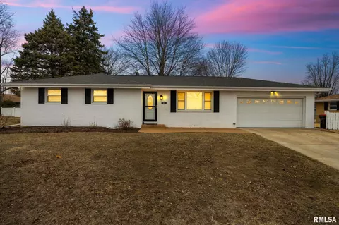 121 E Norwood St, Morton, IL 61550