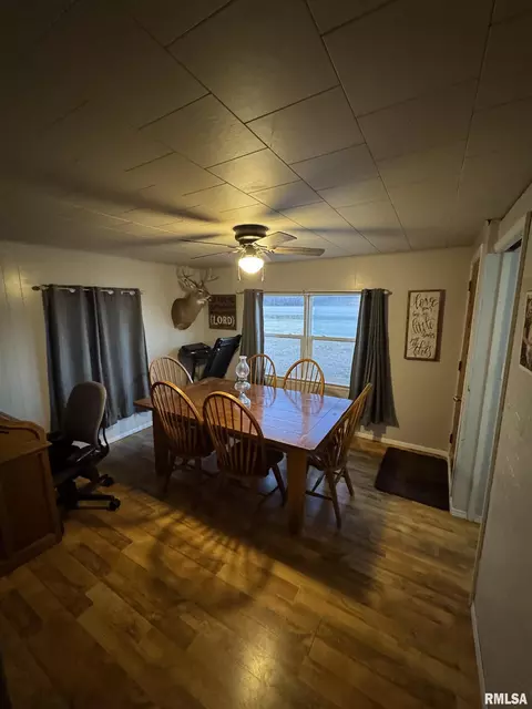 Dining - 17250 E Il Hwy 9, Canton, IL 61520 photo 4 of 4