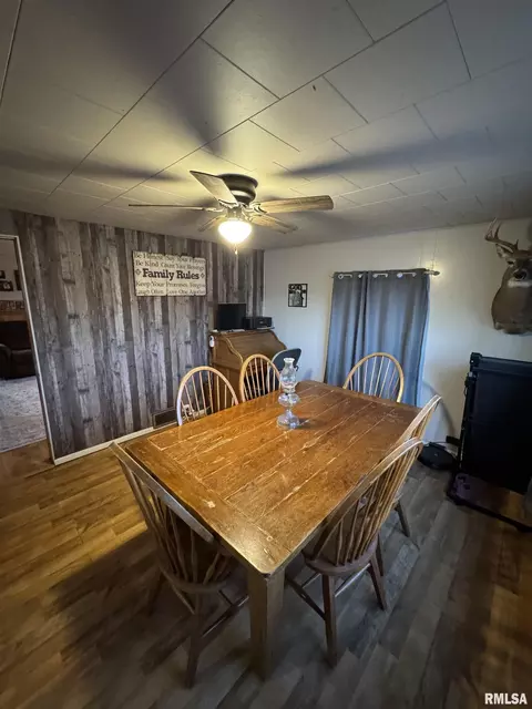 Dining - 17250 E Il Hwy 9, Canton, IL 61520 photo 1 of 4