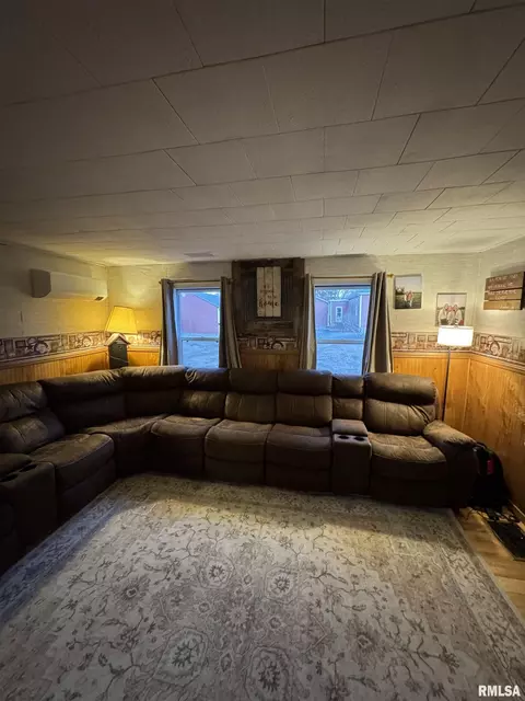 Living - 17250 E Il Hwy 9, Canton, IL 61520 photo 2 of 3