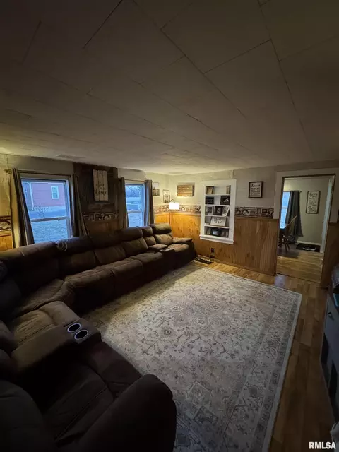 Living - 17250 E Il Hwy 9, Canton, IL 61520 photo 3 of 3