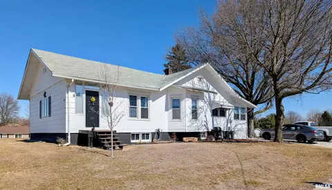 345 S Monmouth St, Good Hope, IL 61438