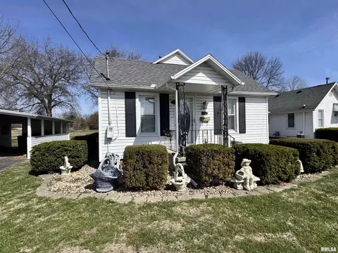 1026 E Oak St, Macomb, IL 61455