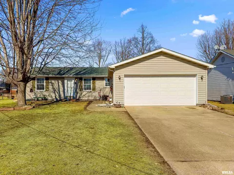 1227 E Locust St, Canton, IL 61520