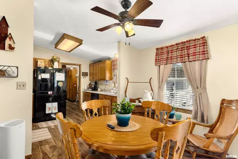 Dining - 1227 E Locust St, Canton, IL 61520 photo 2 of 2