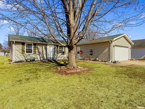 Exterior - 1227 E Locust St, Canton, IL 61520 photo 2 of 5