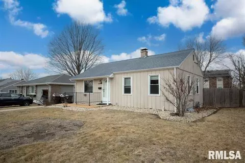 821 W Ridge Rd, Peoria, IL 61614