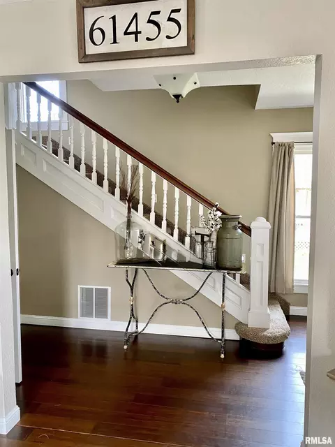 Entry Way - 648 S Randolph St, Macomb, IL 61455 photo 2 of 3