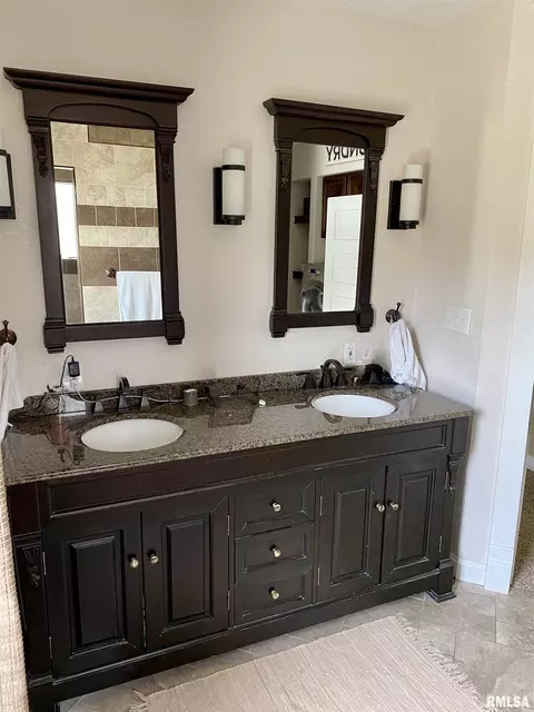 Bath - 648 S Randolph St, Macomb, IL 61455 photo 4 of 4