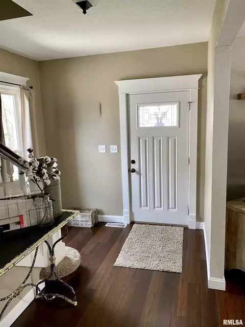 Entry Way - 648 S Randolph St, Macomb, IL 61455 photo 1 of 3