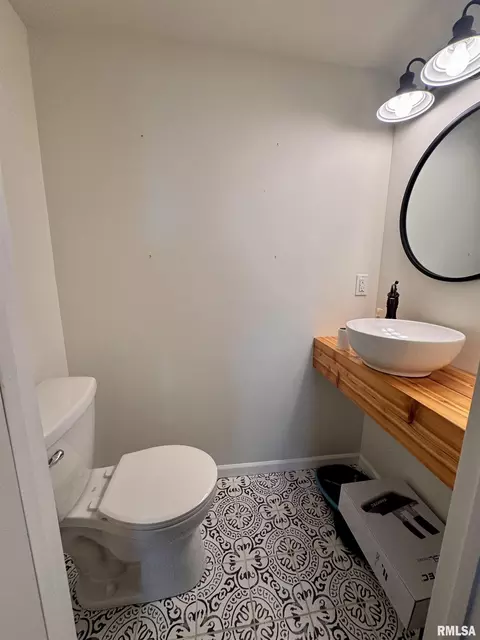 Bath - 648 S Randolph St, Macomb, IL 61455 photo 1 of 4