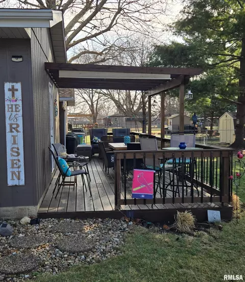 Exterior - 1410 E Locust St, Canton, IL 61520 photo 2 of 10