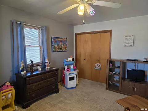 Bedroom - 1410 E Locust St, Canton, IL 61520 photo 4 of 10