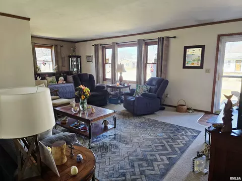 Living - 1410 E Locust St, Canton, IL 61520 photo 1 of 8