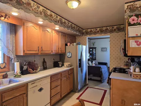 Kitchen - 1410 E Locust St, Canton, IL 61520 photo 4 of 5